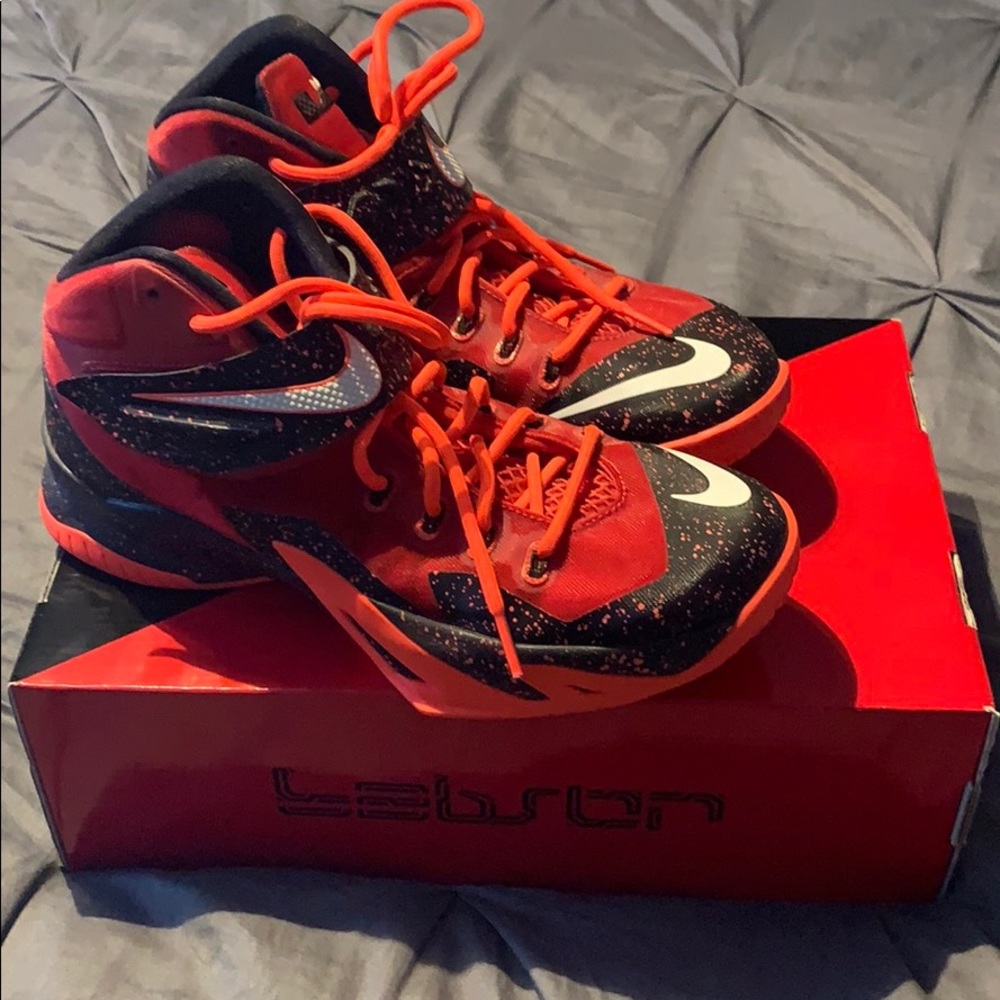 Lebrons basketball shoes